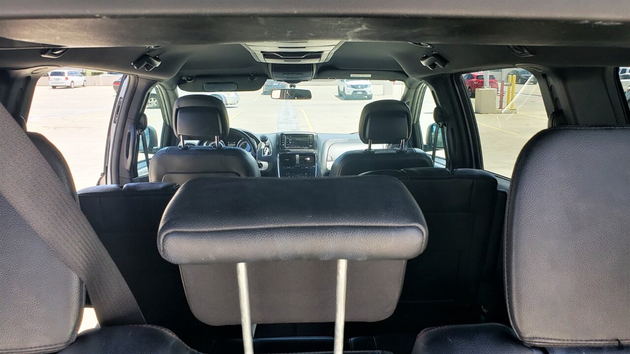 Used 2016 Dodge Grand Caravan R/T FWD image 14