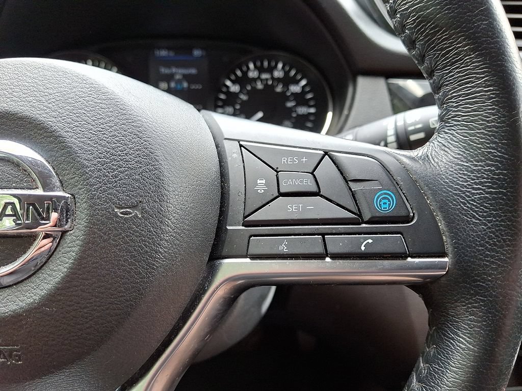 Used 2019 Nissan Rogue SV w/ Premium Package FWD image 18