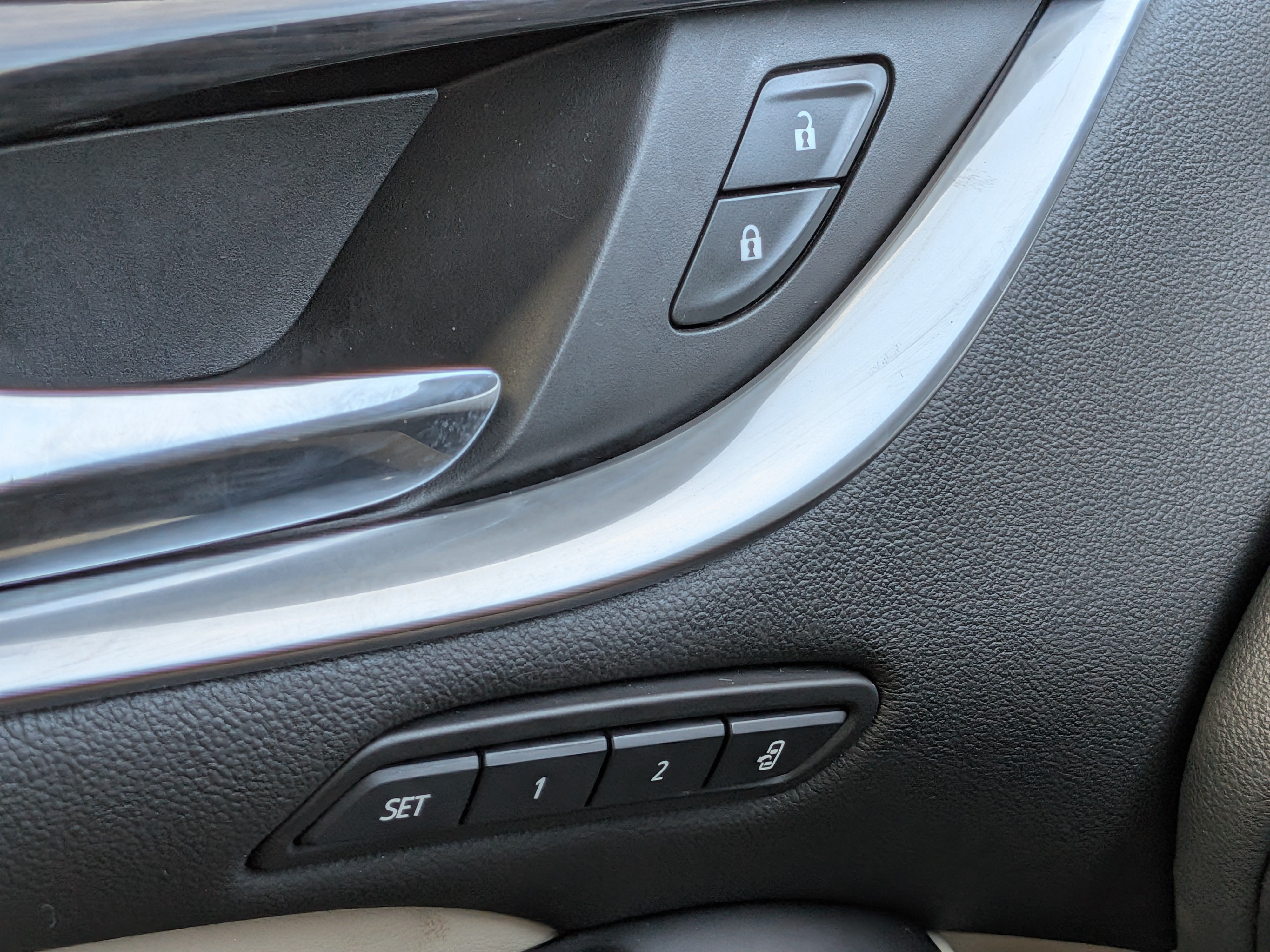 Certified 2020 Buick Enclave Premium w/ Sun and Sites Package FWD image 23
