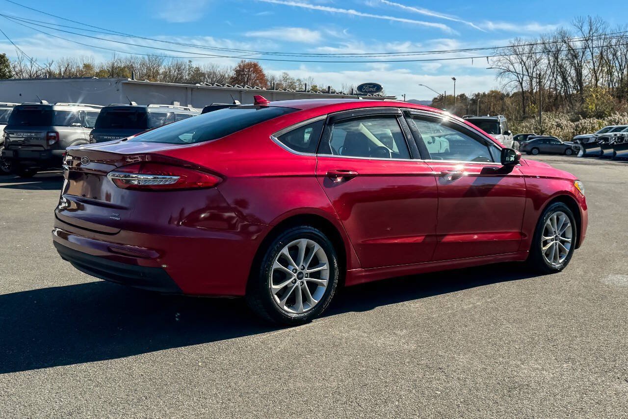 Used 2020 Ford Fusion SE FWD image 3