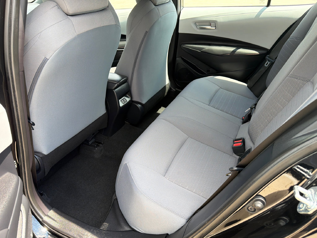 Used 2025 Toyota Corolla SE w/ SE Premium Package FWD image 18