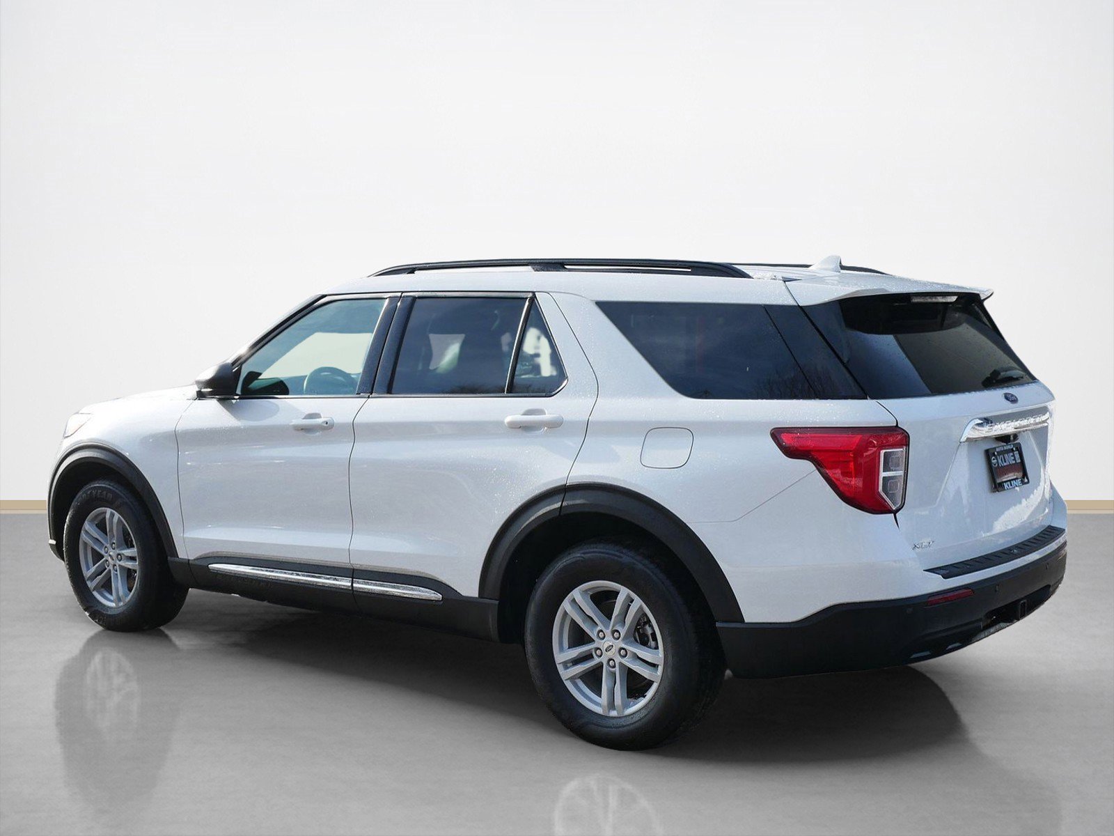 Used 2024 Ford Explorer XLT w/ Class IV Trailer Tow Package image 5