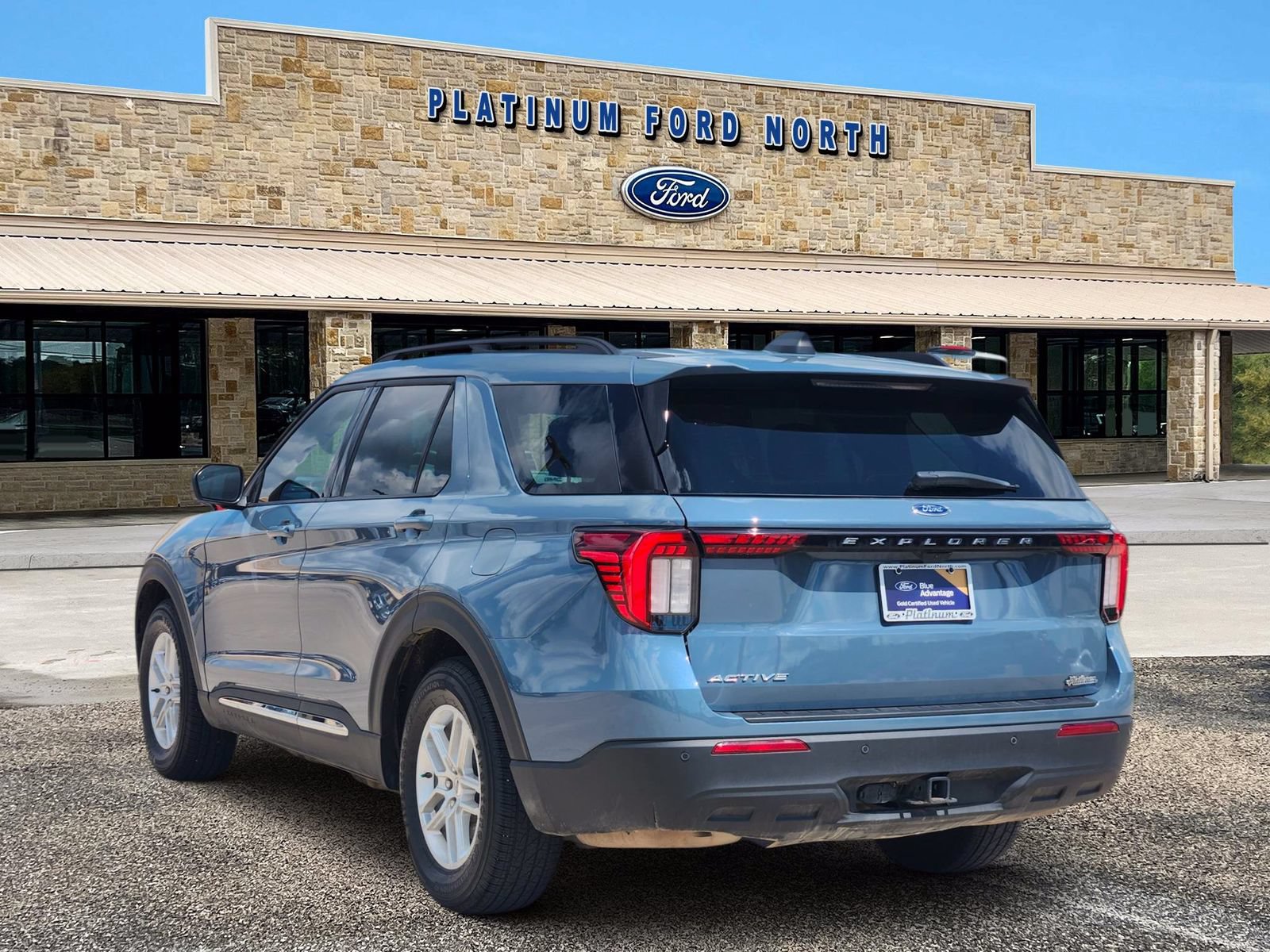 Used 2025 Ford Explorer Active RWD image 4