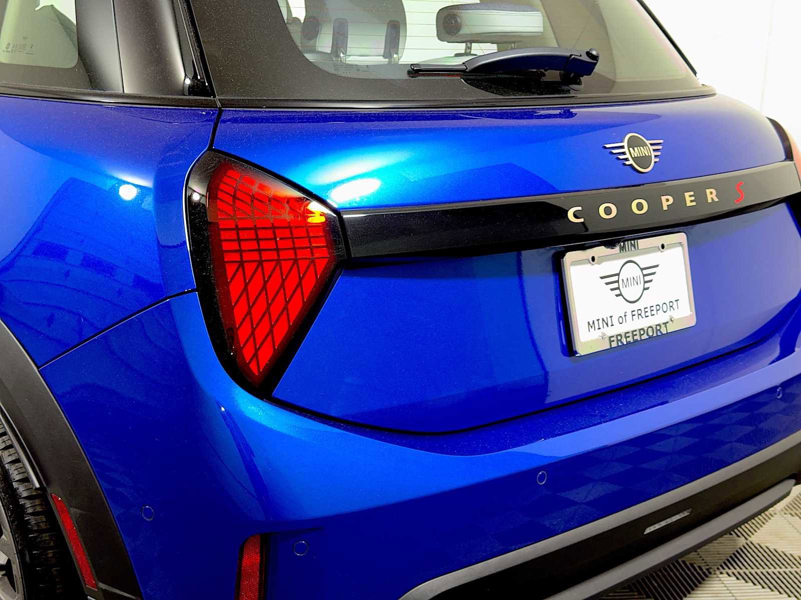Certified 2025 MINI Cooper S FWD image 27