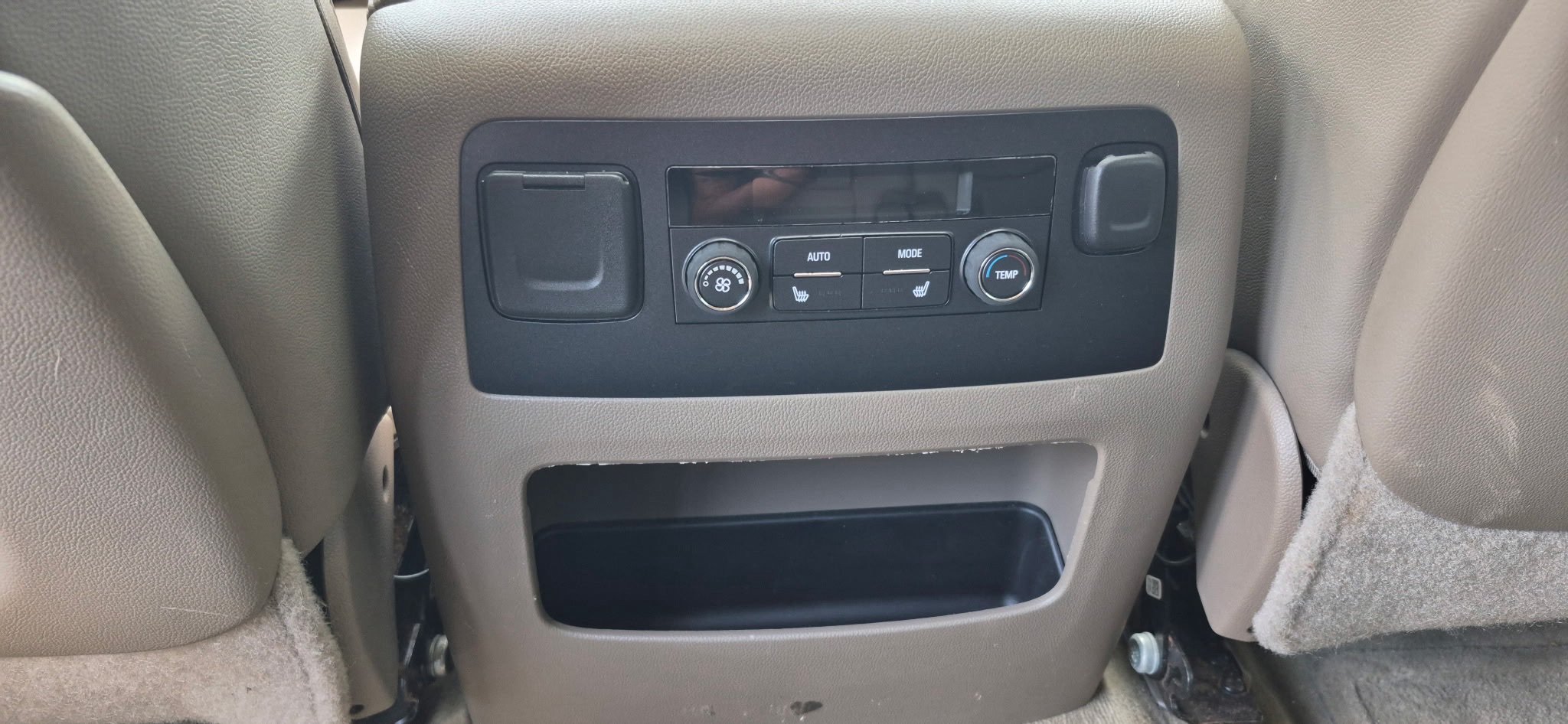 Used 2015 GMC Yukon SLT AWD/4WD image 10