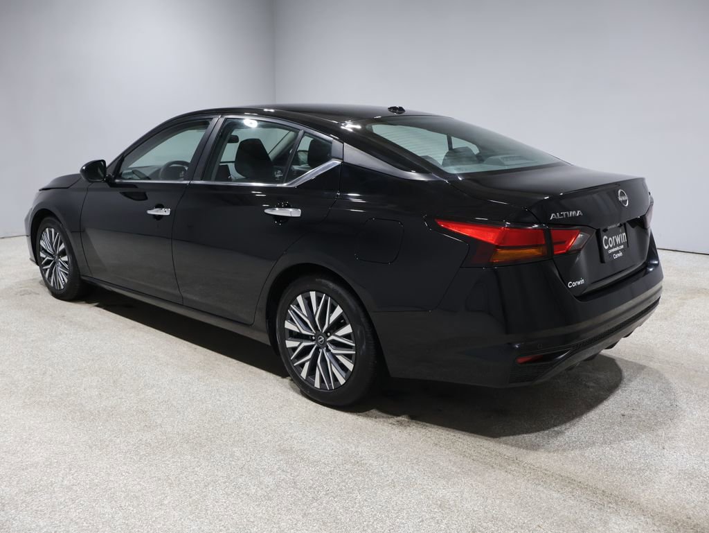 Used 2024 Nissan Altima 2.5 SV image 4