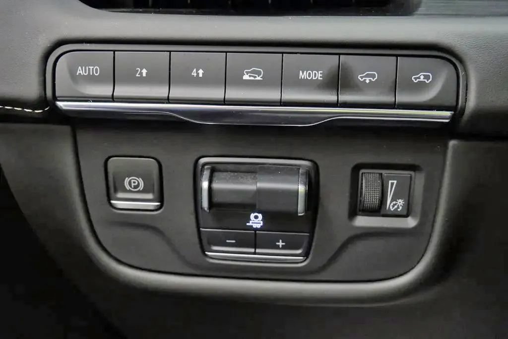 Used 2024 Cadillac Escalade Premium Luxury Platinum AWD/4WD image 29