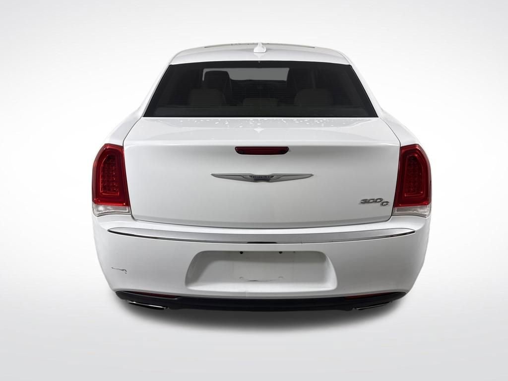 Used 2016 Chrysler 300 C image 4