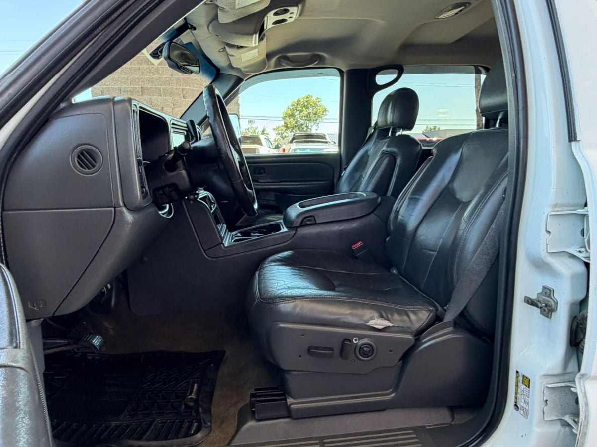 Used 2004 Chevrolet Silverado 2500 LT RWD image 40