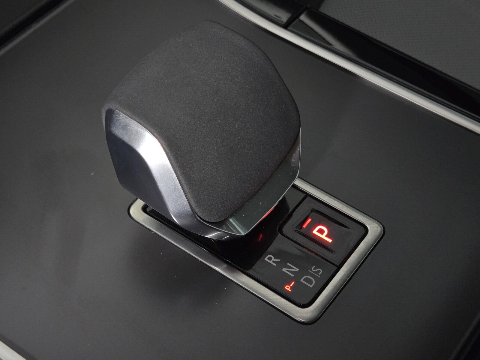 Used 2024 Land Rover Range Rover Evoque Dynamic SE image 31