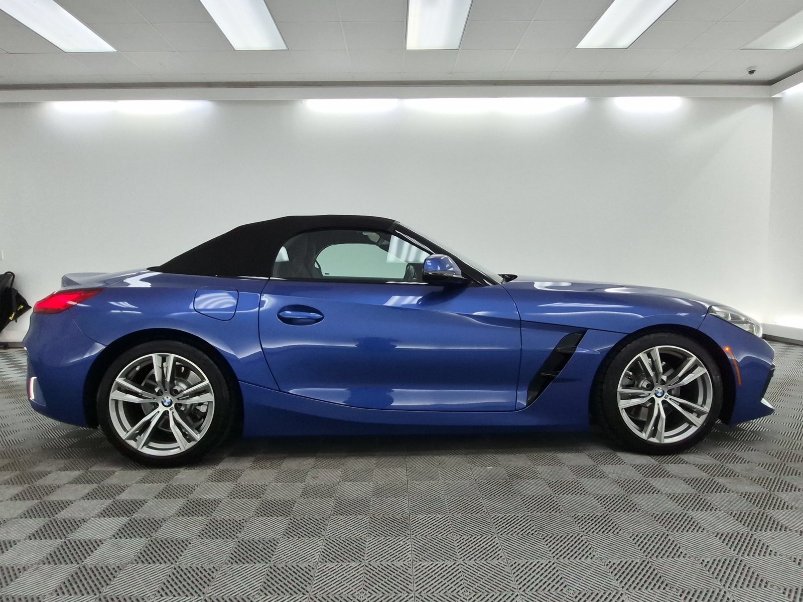 Used 2023 BMW Z4 sDrive30i w/ Driving Assistance Package RWD image 8