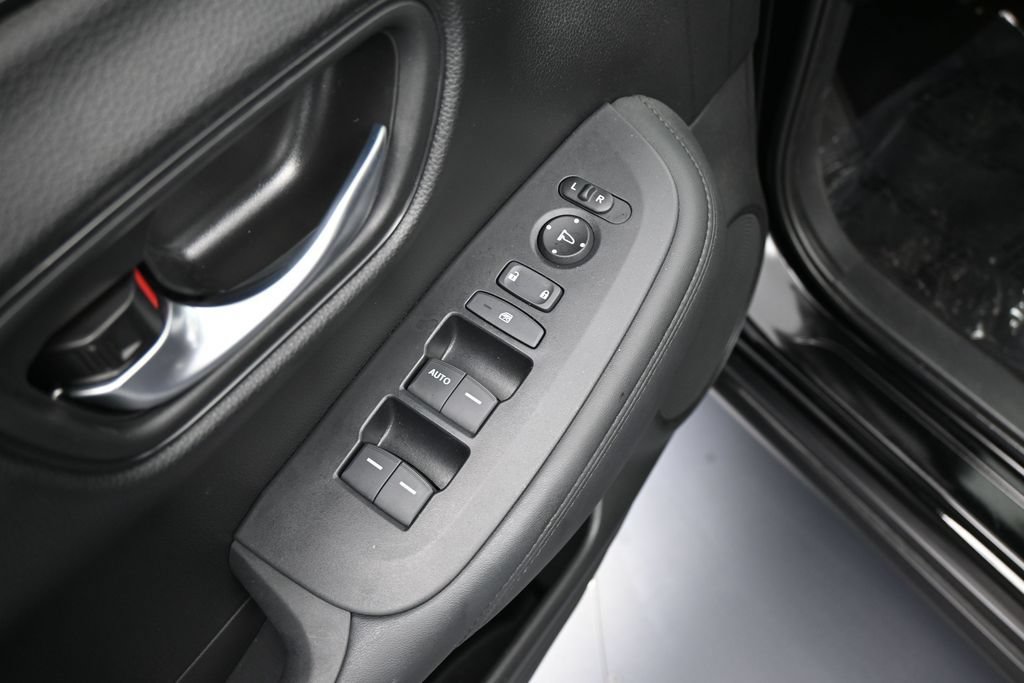 Used 2025 Honda HR-V LX image 13