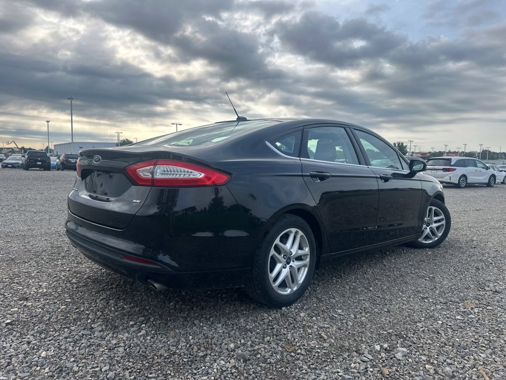 Used 2016 Ford Fusion SE FWD image 10
