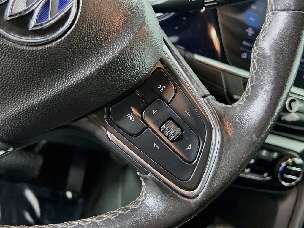 Used 2021 Buick Encore GX Essence w/ Experience Buick Package FWD image 17