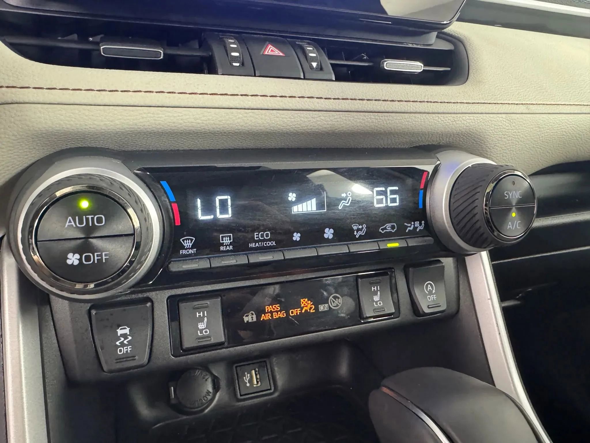 Used 2025 Toyota RAV4 XLE Premium w/ Weather Package AWD/4WD image 21