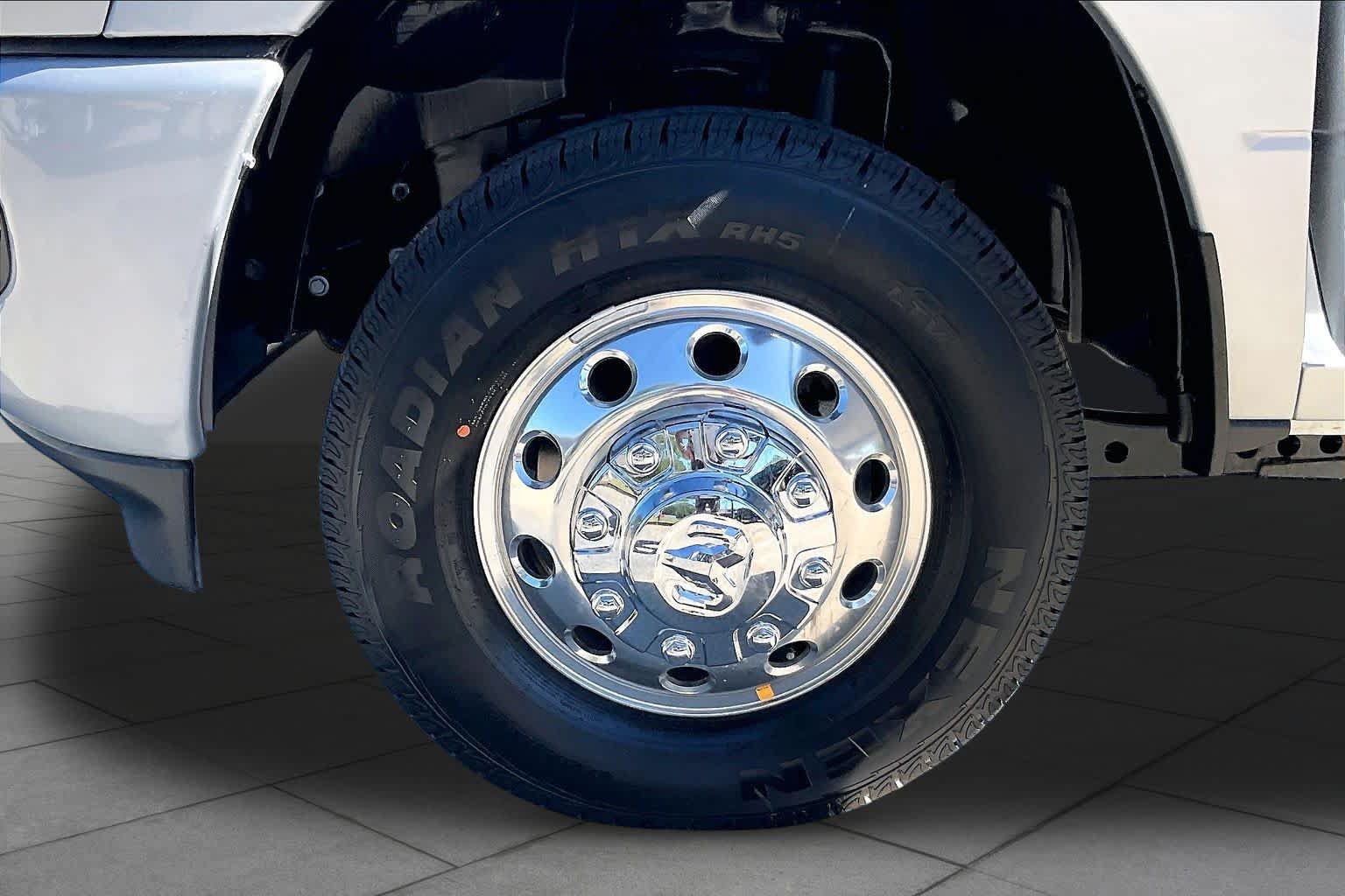 New 2027 RAM 3500 Big Horn AWD/4WD image 11