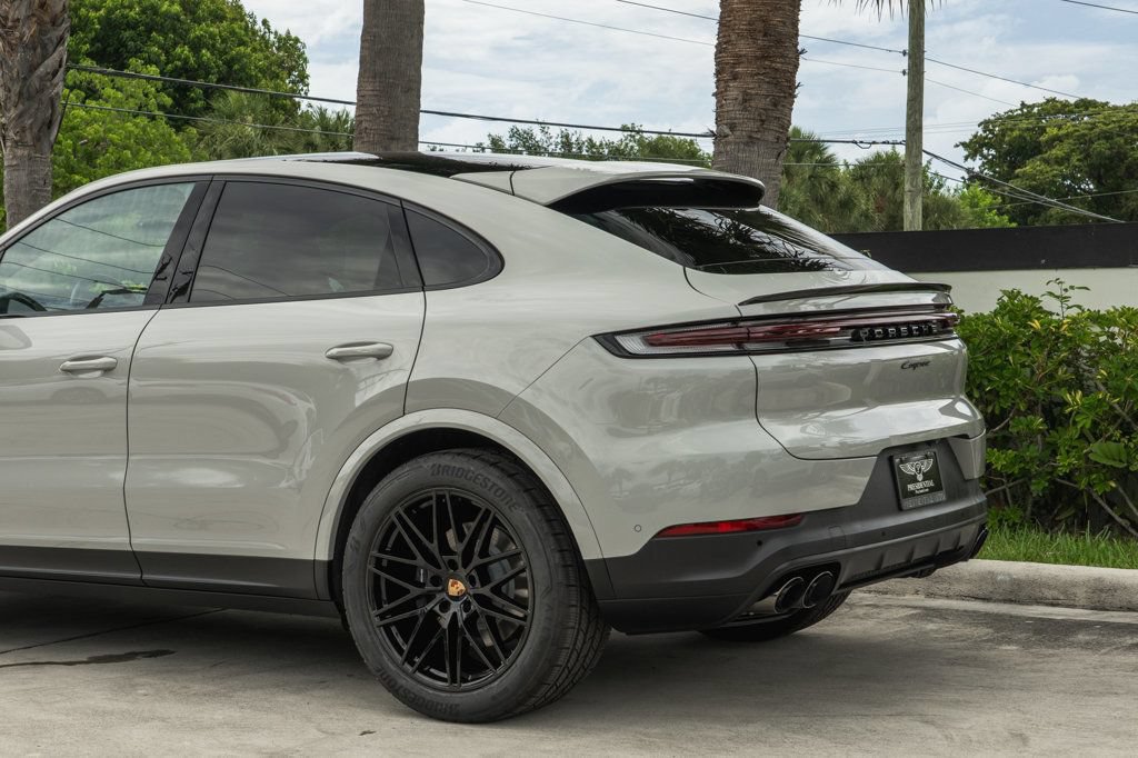 Used 2025 Porsche Cayenne Coupe AWD/4WD image 5