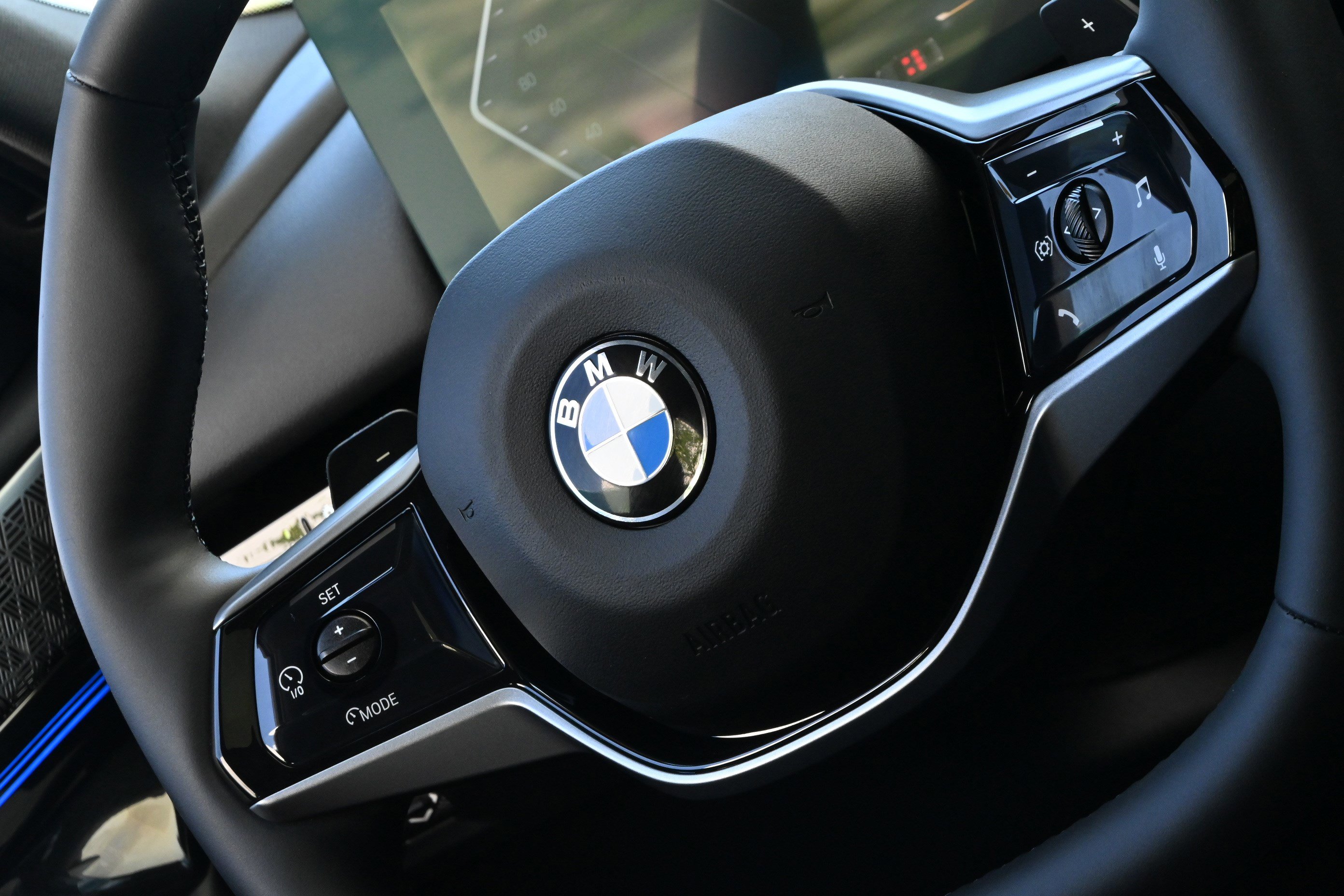 Used 2025 BMW 530i w/ Premium Package RWD image 23