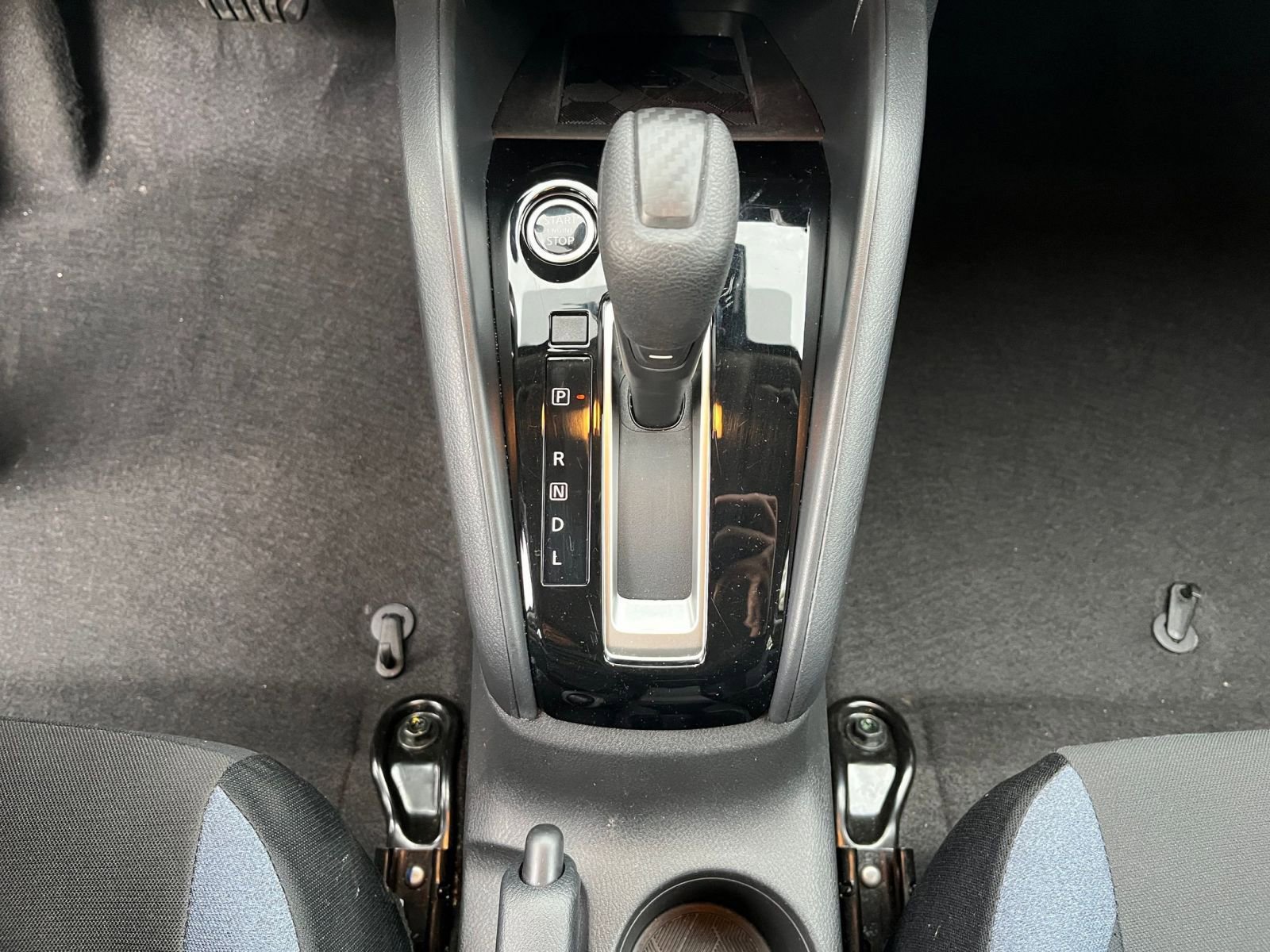 Used 2025 Nissan Versa SV image 39