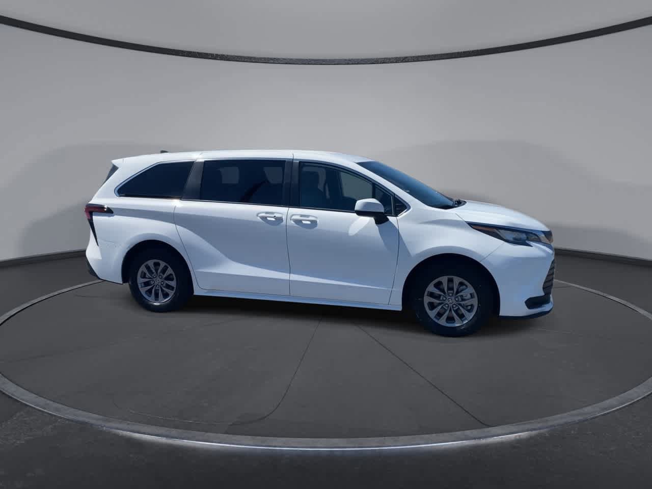 Certified 2022 Toyota Sienna LE FWD image 3