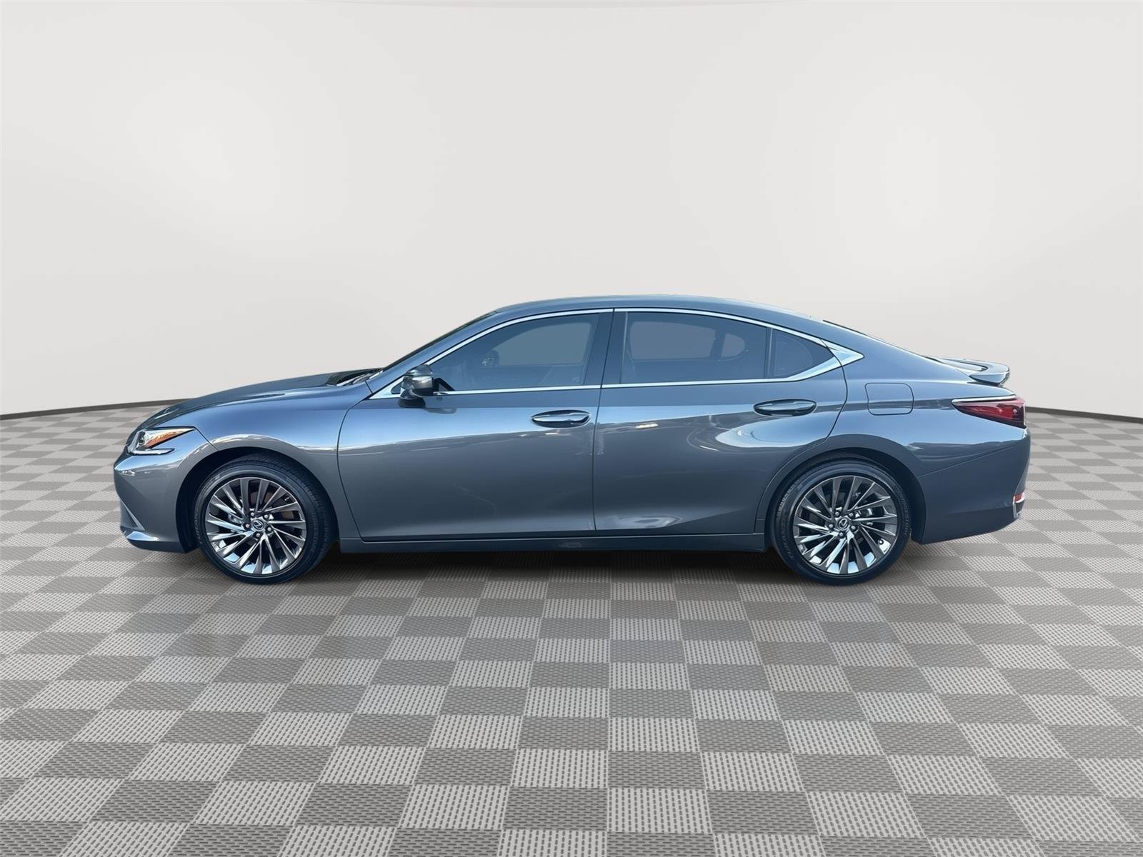 Used 2025 Lexus ES 300h Ultra Luxury w/ Accessory Package (Z2) FWD image 9