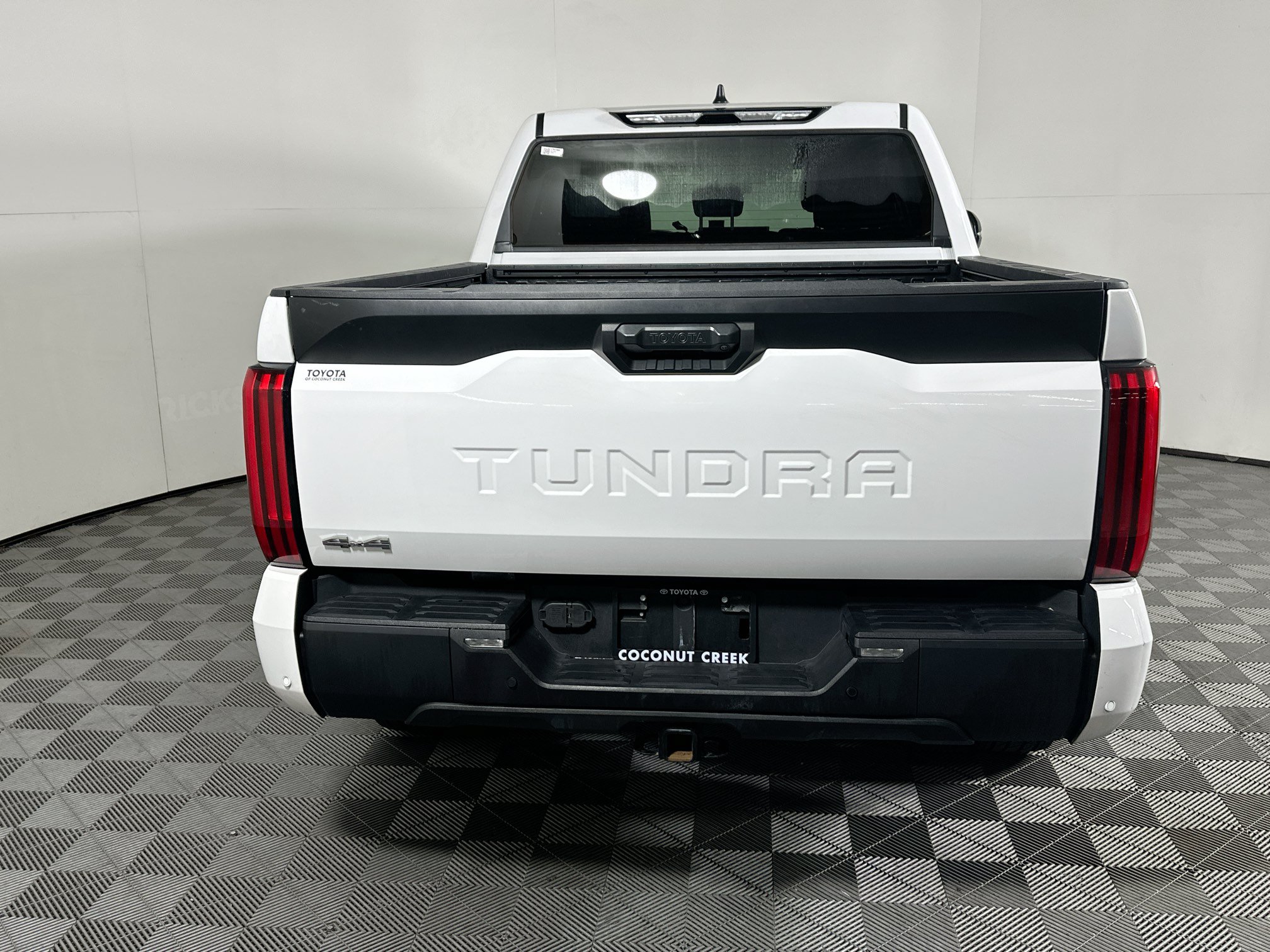 Used 2025 Toyota Tundra SR5 w/ SR5 Premium Package AWD/4WD image 4