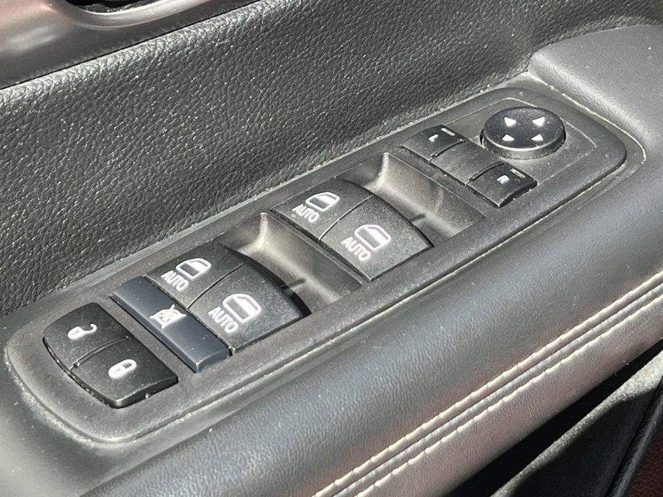Used 2026 Chrysler Pacifica Select FWD image 16