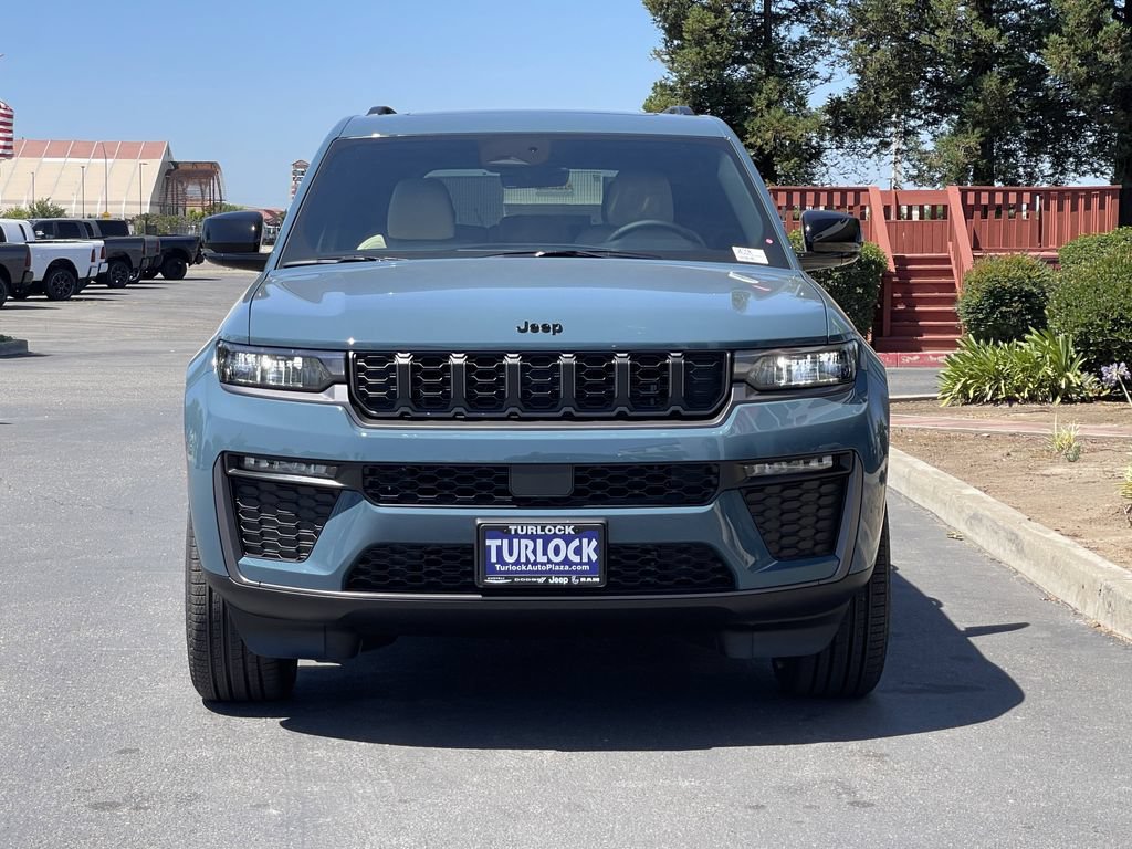 New 2026 Jeep Grand Cherokee Limited w/ Limited Altitude Package AWD/4WD image 4