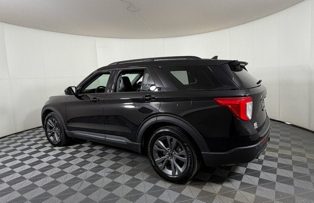 Used 2023 Ford Explorer XLT w/ Equipment Group 202A RWD image 3