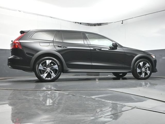 Used 2025 Volvo V60 B5 Cross Country Plus AWD/4WD image 40