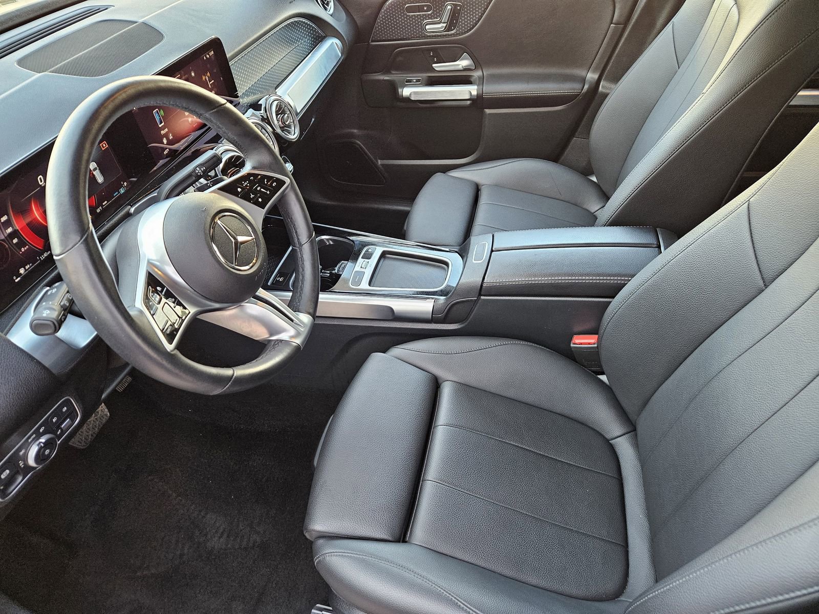 Used 2025 Mercedes-Benz GLB 250 4MATIC image 19