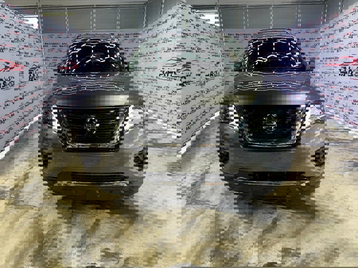 Used 2020 Nissan Pathfinder Platinum FWD image 3