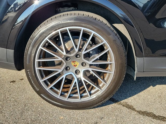 Used 2023 Porsche Cayenne AWD/4WD image 13