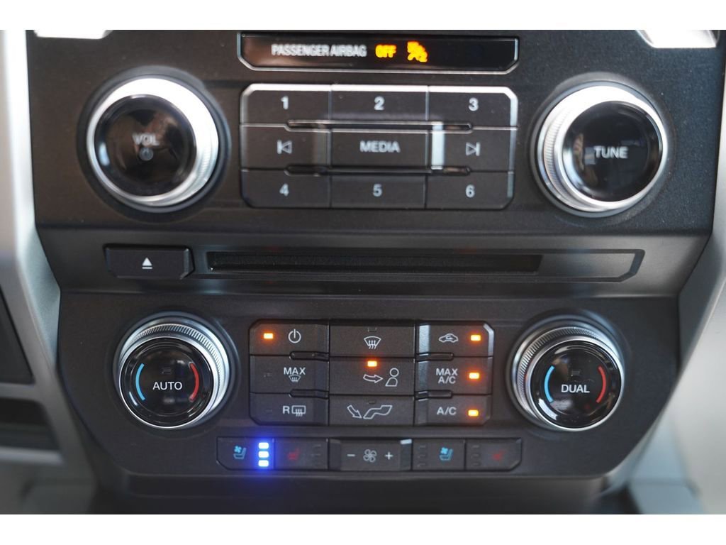 Used 2018 Ford F150 Lariat w/ Equipment Group 502A Luxury AWD/4WD image 21
