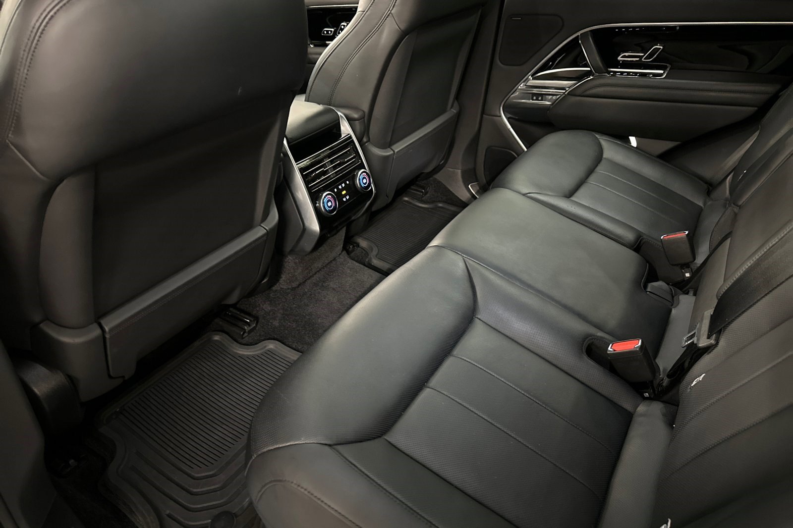 Used 2023 Land Rover Range Rover SE image 26