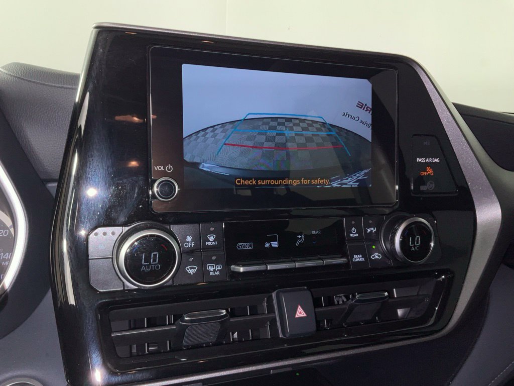 Used 2025 Toyota Highlander XLE FWD image 26
