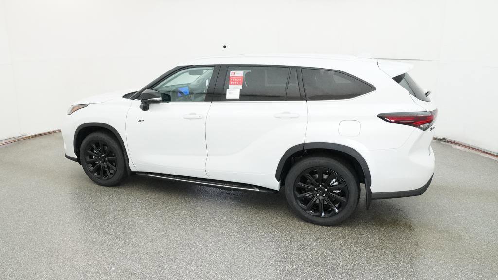 New 2025 Toyota Highlander Limited image 11