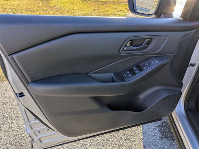 Used 2024 Nissan Rogue S image 10