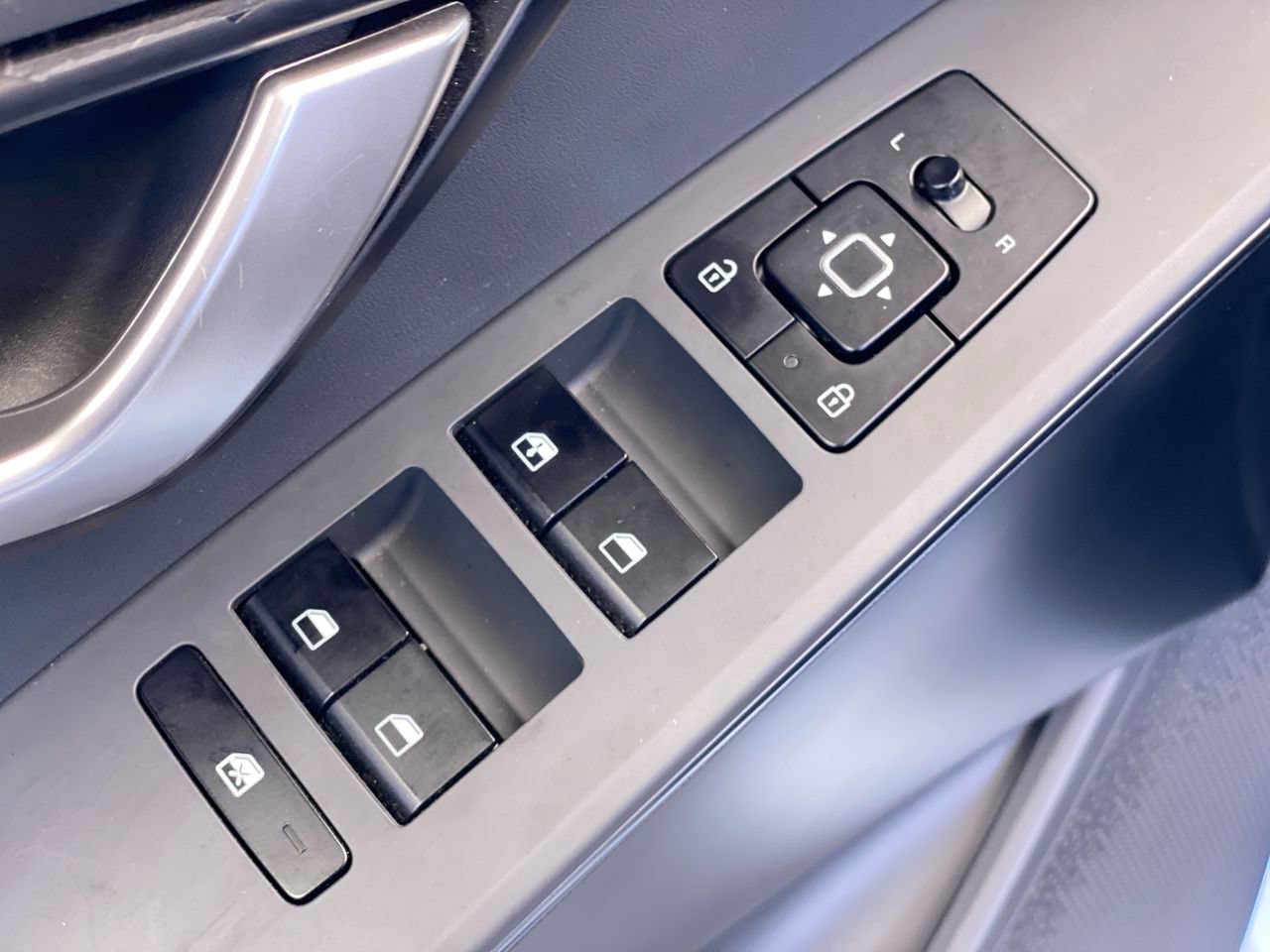 Certified 2025 Kia Niro LX FWD image 18