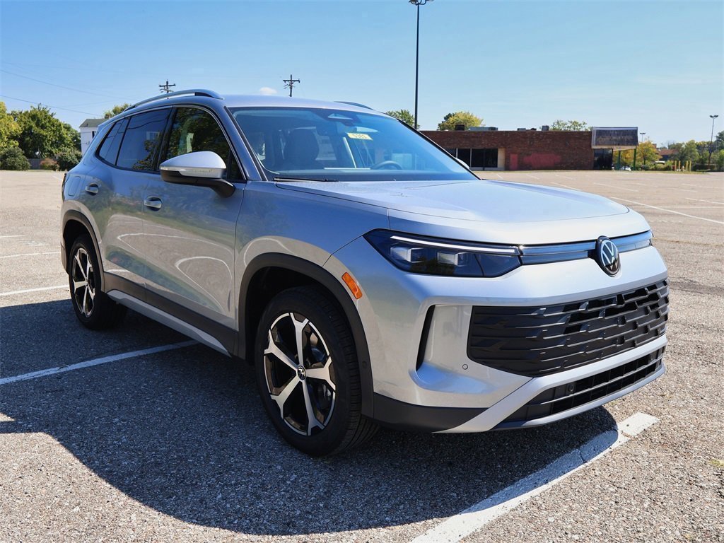 New 2025 Volkswagen Tiguan SE image 7