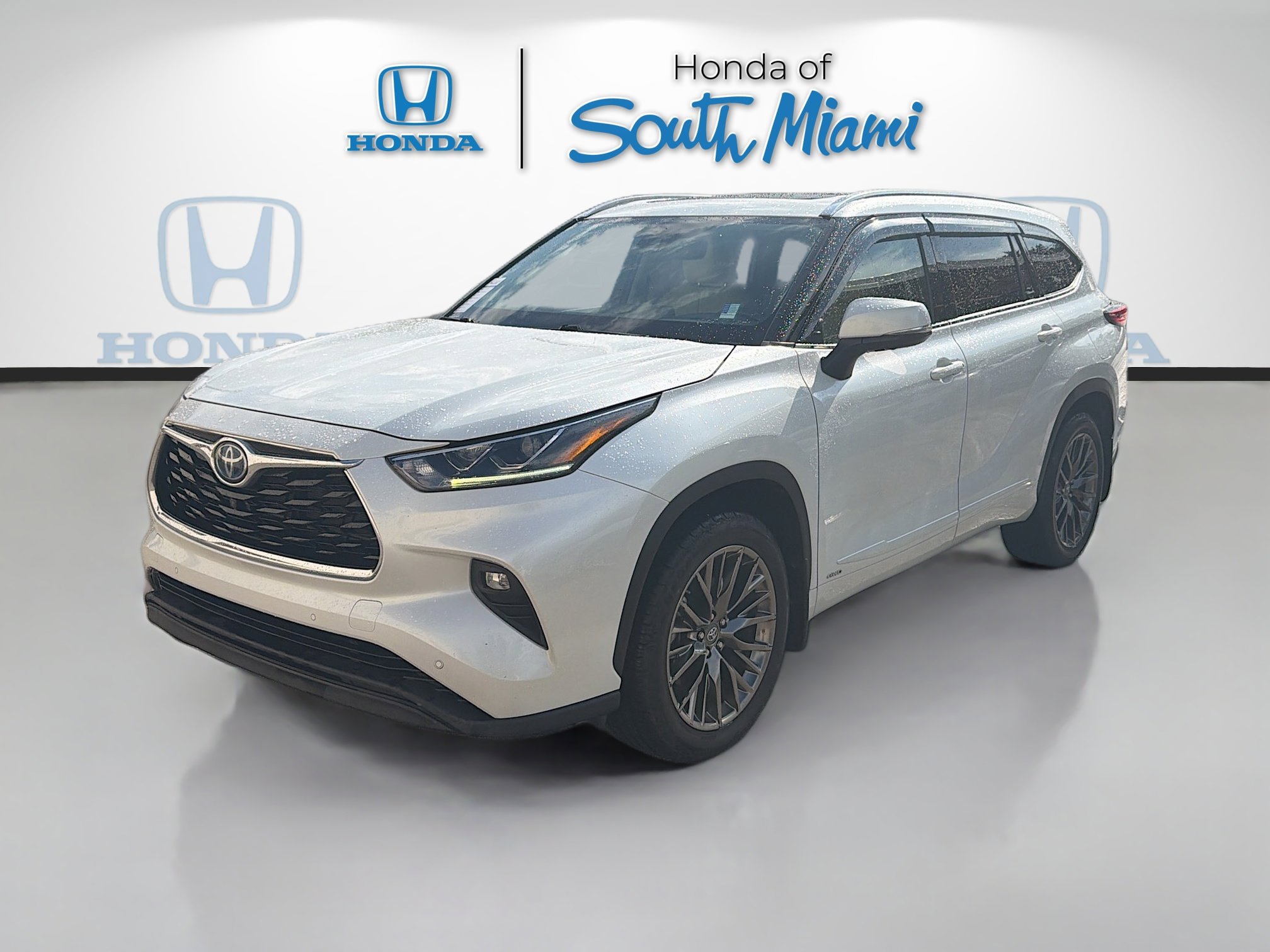 Used 2022 Toyota Highlander Limited AWD/4WD image 3