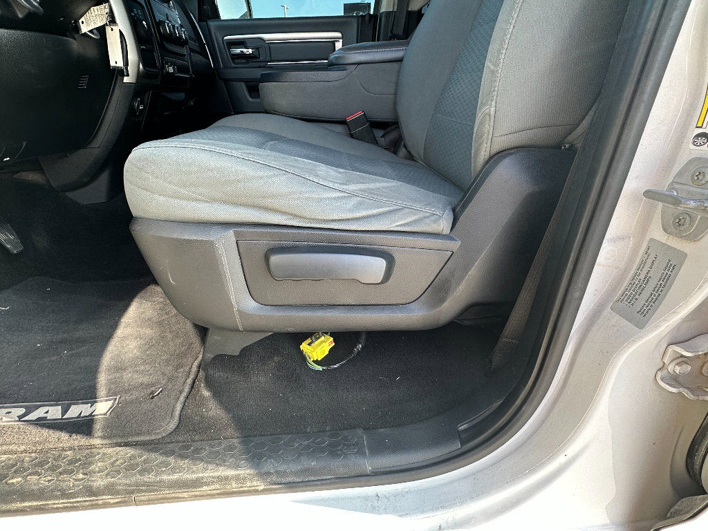 Used 2015 RAM 2500 SLT image 26