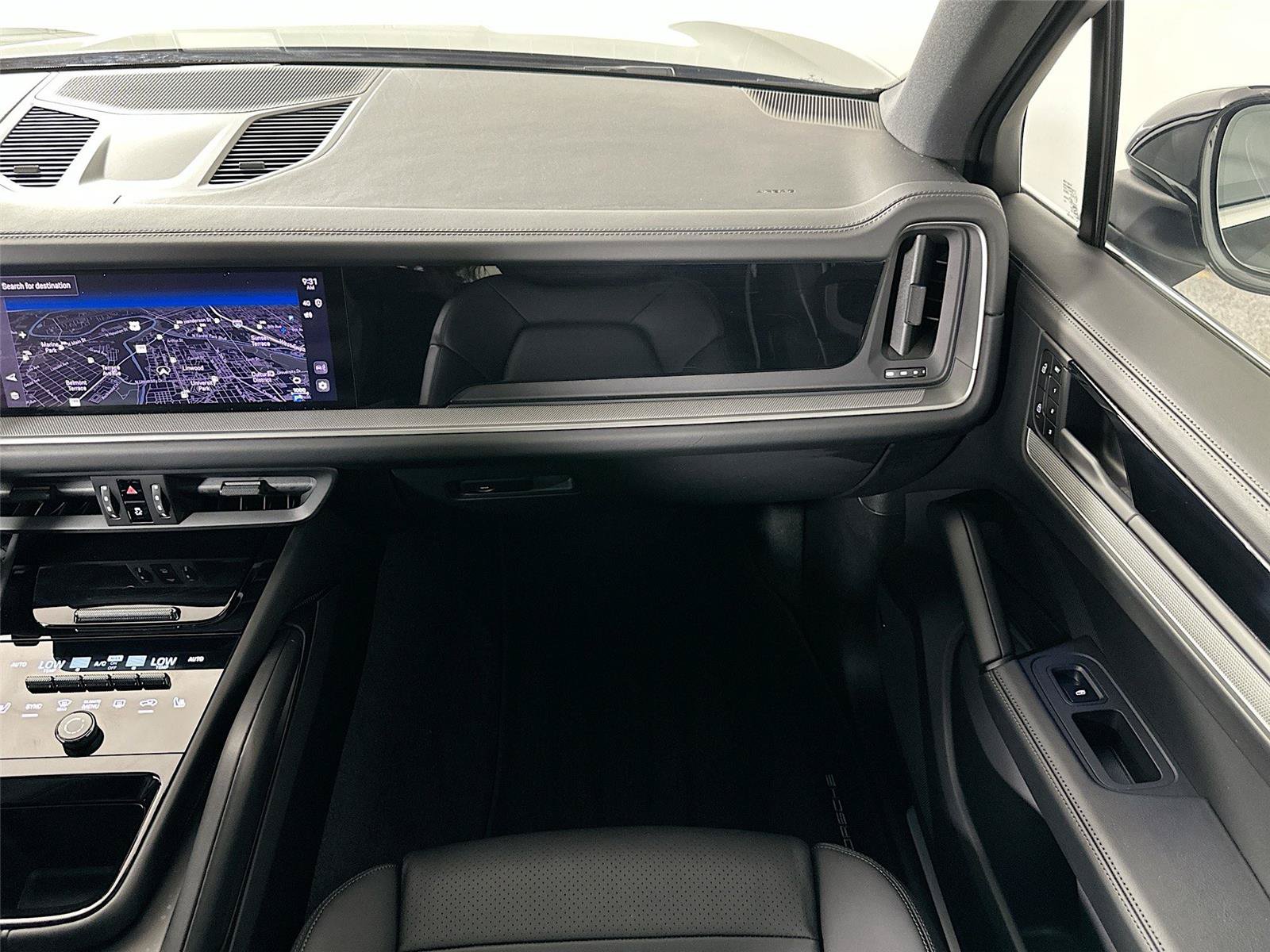 Certified 2025 Porsche Cayenne AWD/4WD image 30