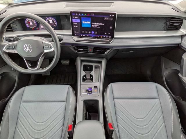 Used 2025 Volkswagen Tiguan SE FWD image 15
