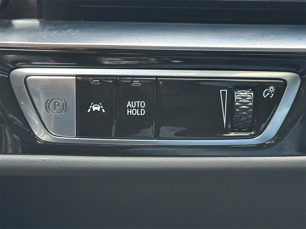 Used 2025 Cadillac Lyriq Sport image 32