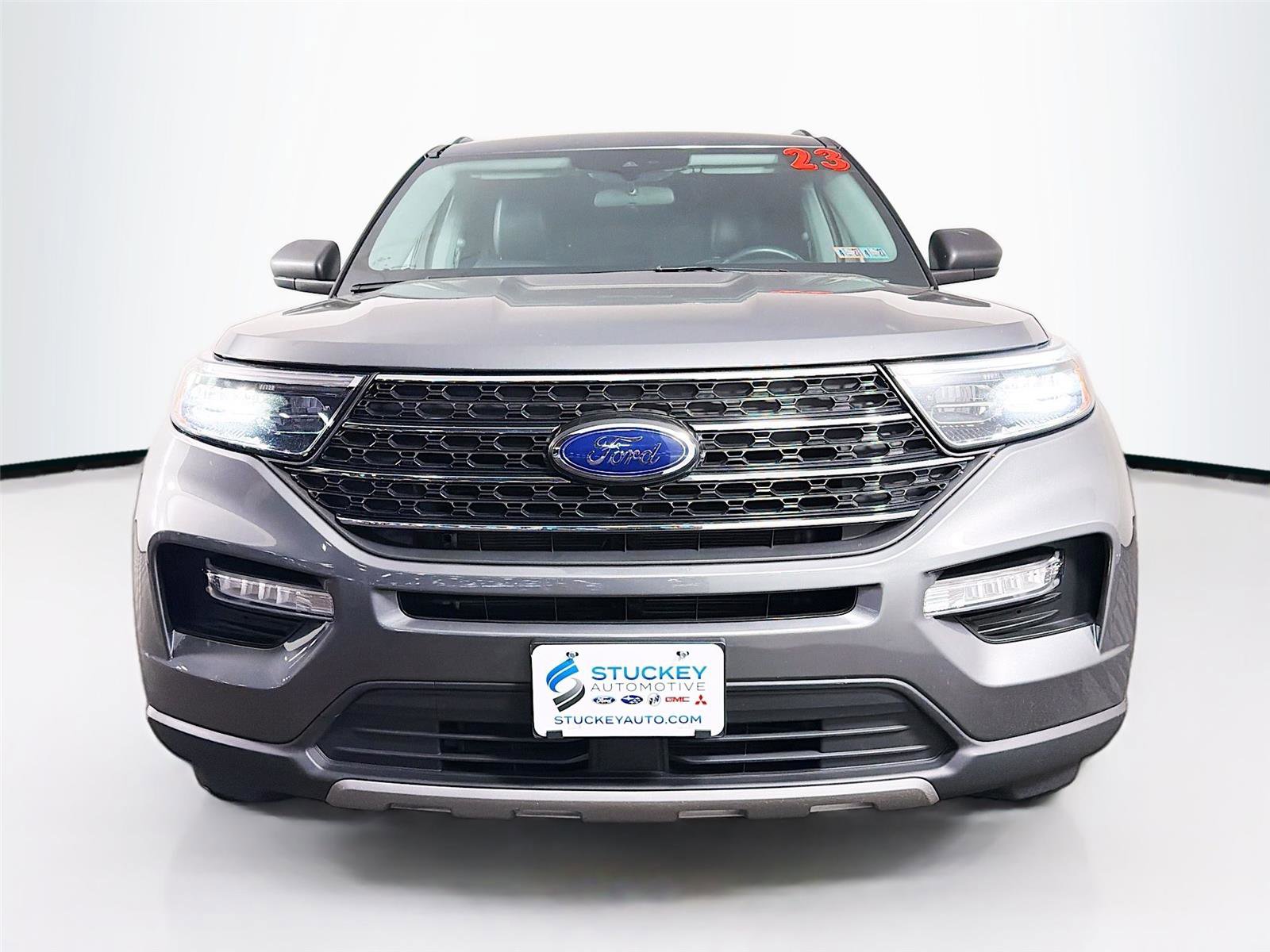 Used 2023 Ford Explorer XLT w/ Equipment Group 202A AWD/4WD image 2