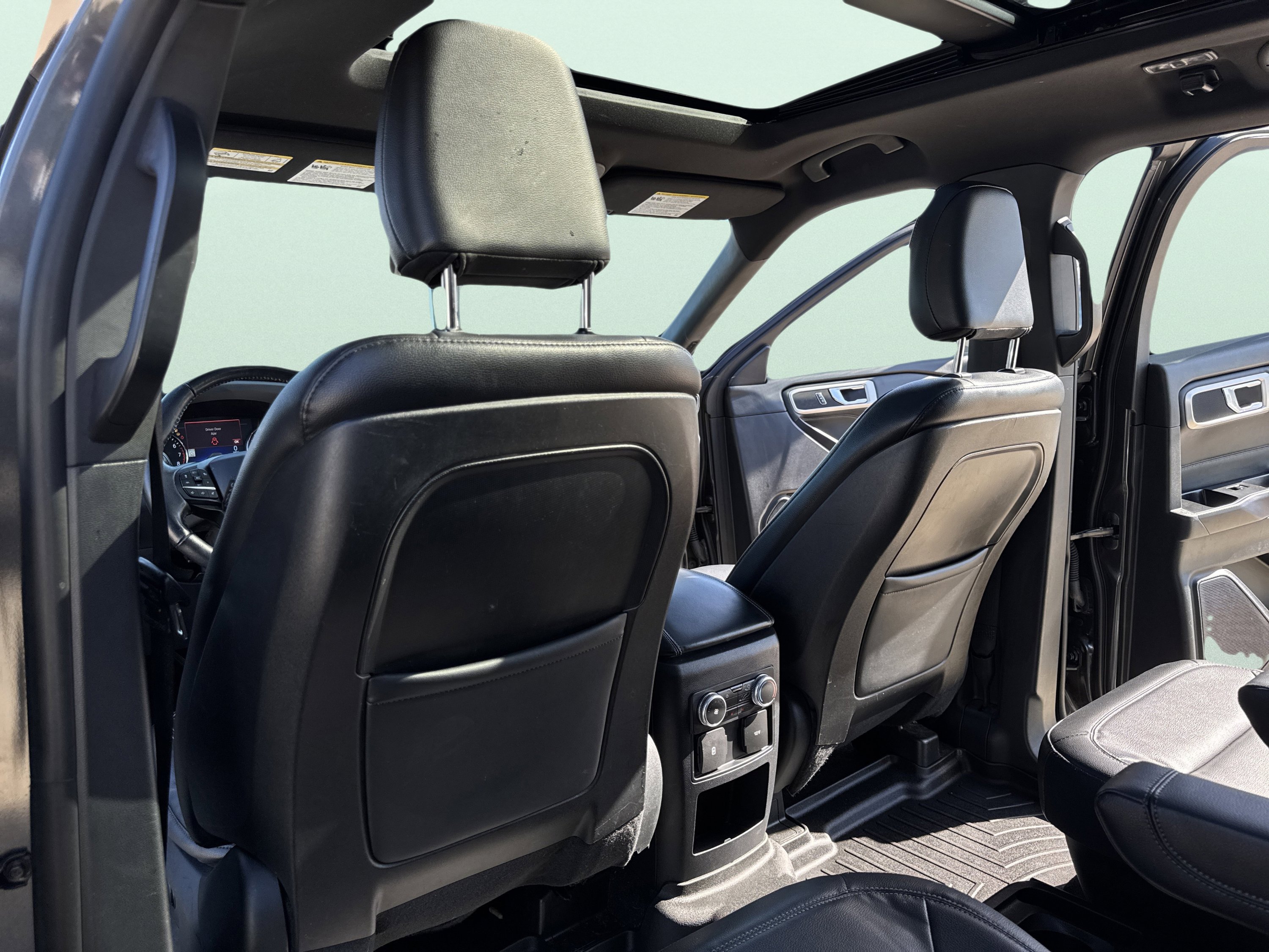 Used 2020 Ford Explorer XLT w/ Equipment Group 202A image 29