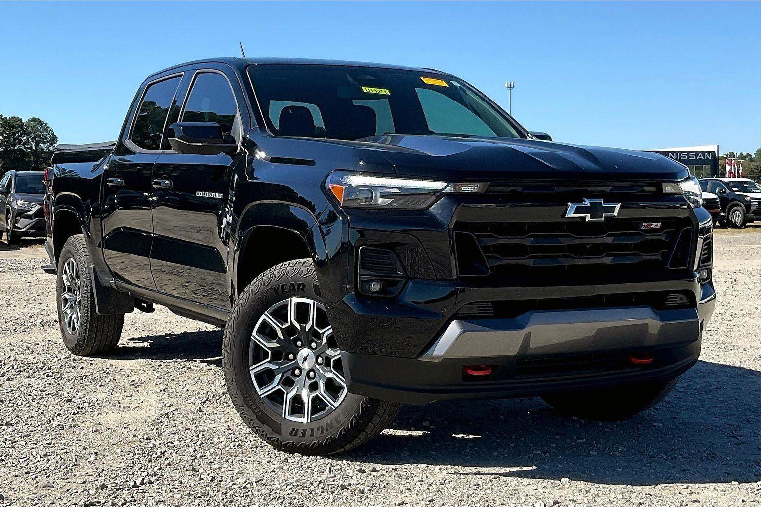 Used 2024 Chevrolet Colorado Z71 w/ Z71 Convenience Package 2