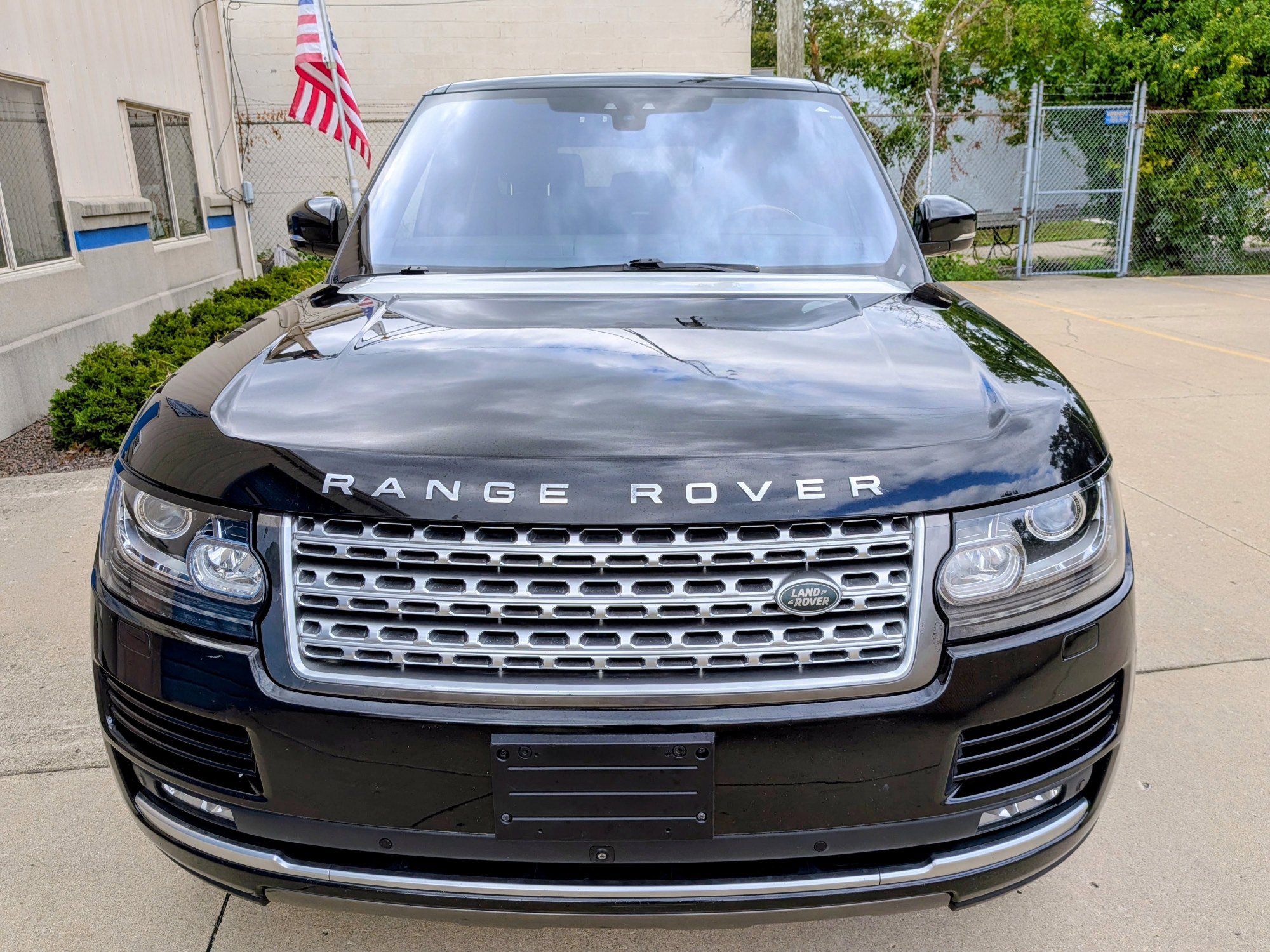 Used 2017 Land Rover Range Rover HSE AWD/4WD image 2