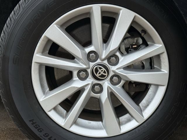 Used 2025 Toyota Camry LE image 10